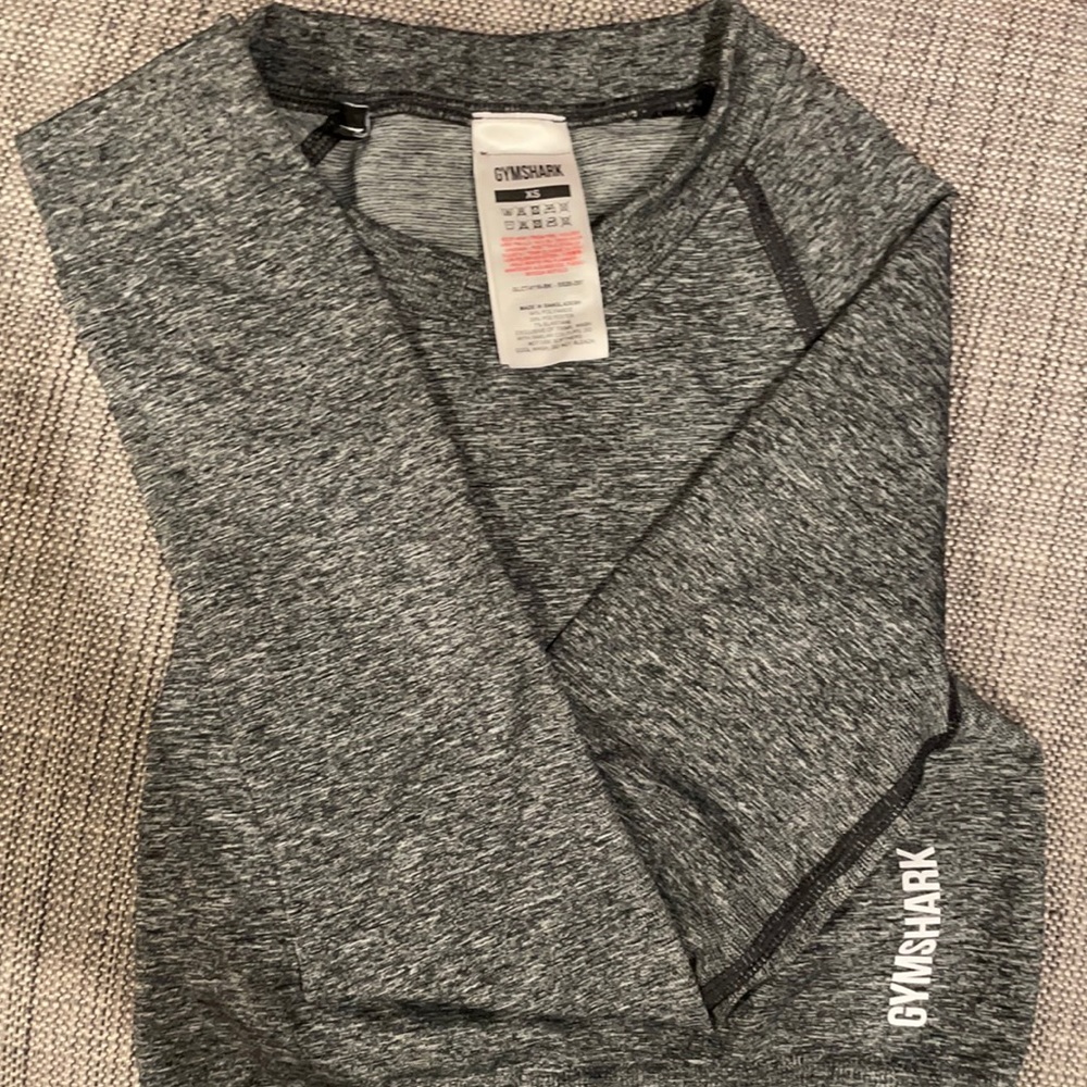 Crop gym shark long sleeve
